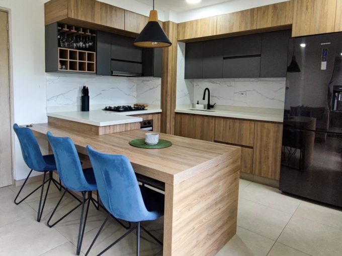Sala amplia de apartamento amoblado en Ciudadela Monteflor, Sabaneta