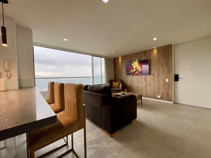 Balcón con vista panorámica de apartamento amoblado en Las Palmas, El Poblado