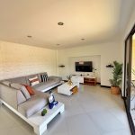 Sala de TV de apartamento amoblado en Belén Fátima, Medellín