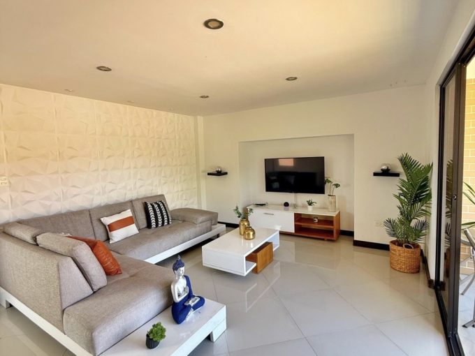 Sala de TV de apartamento amoblado en Belén Fátima, Medellín